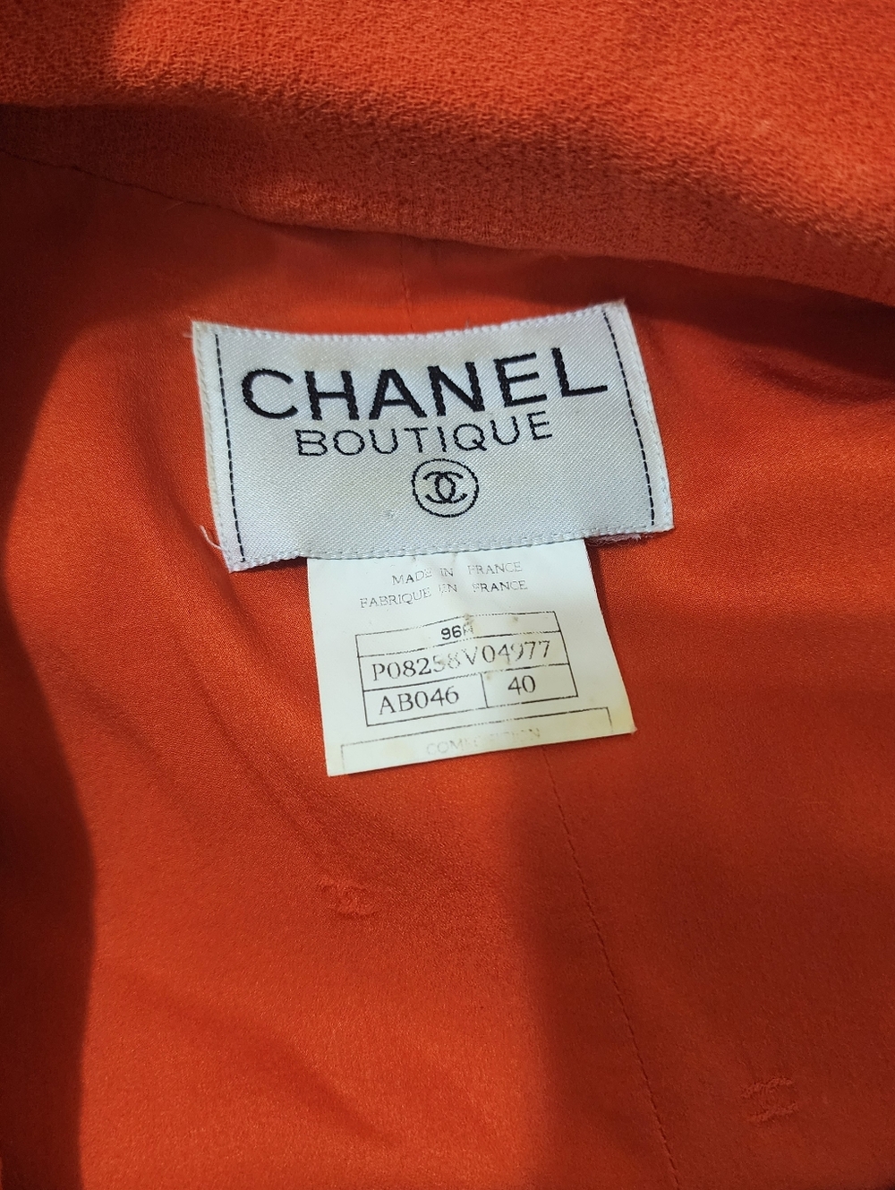 Chanel 1996 Cropped Red Jacket with Gold Hardware - Picture 4 of 4